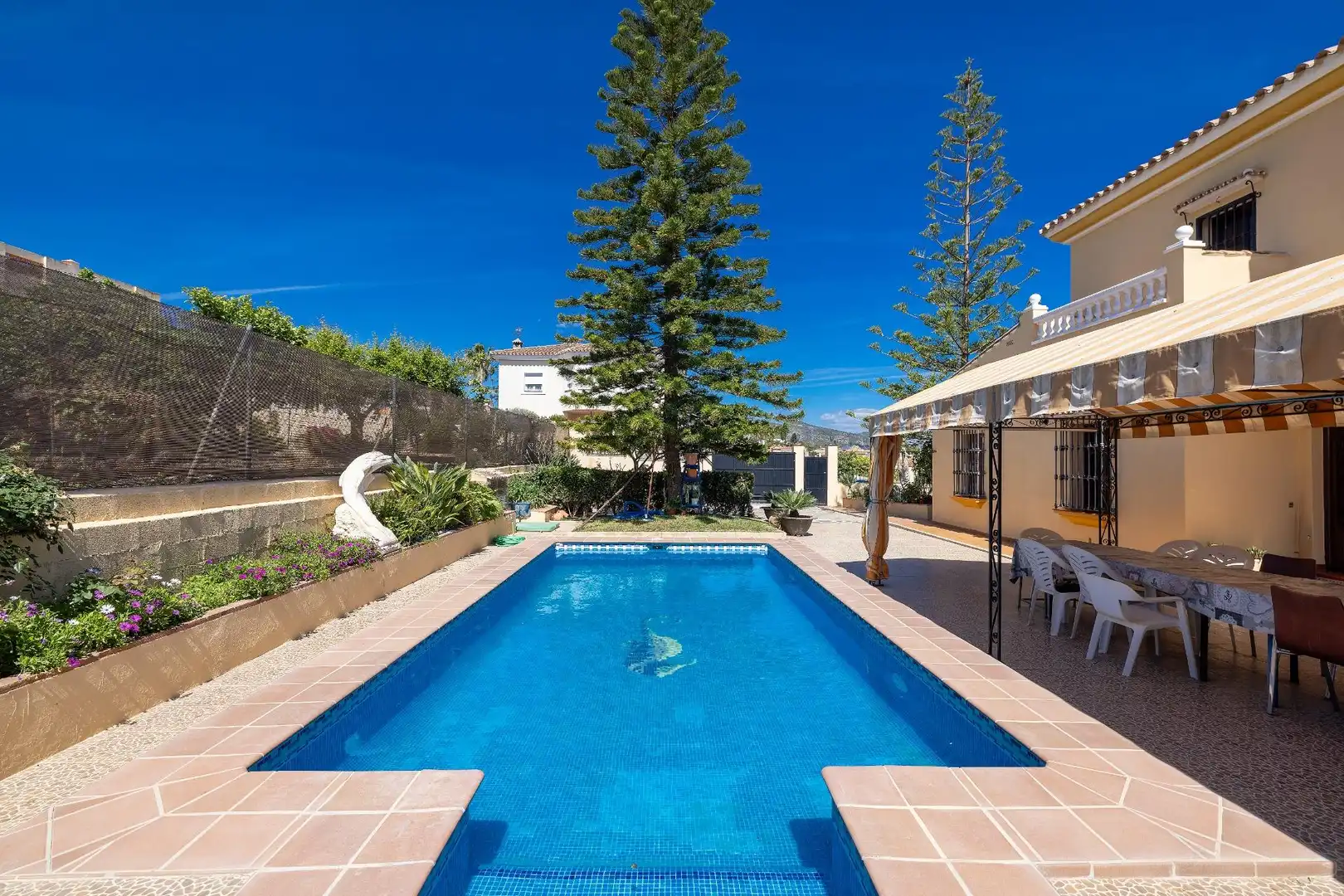 Piscina de Casa o xalet en venda en Alhaurín de la Torre amb Jardí privat, Terrassa i Piscina