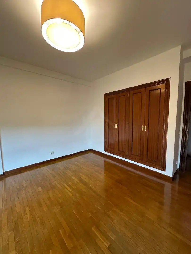 Dormitori de Casa adosada en venda en  Logroño amb Aire condicionat, Calefacció i Parquet