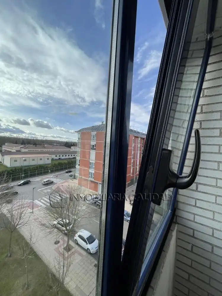 Terraza de Piso de alquiler en Burgos con Calefacción, Trastero y Amueblado