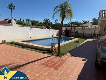 Xalet amb piscina en venda a Nueva Torrevieja - Aguas Nuevas