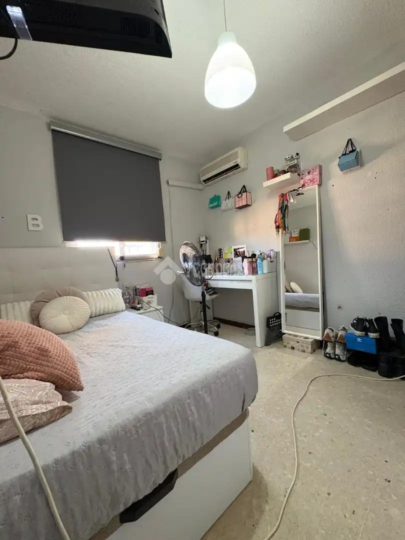 Bedroom of Flat for sale in Sevilla  with Air Conditioner and Balcony
