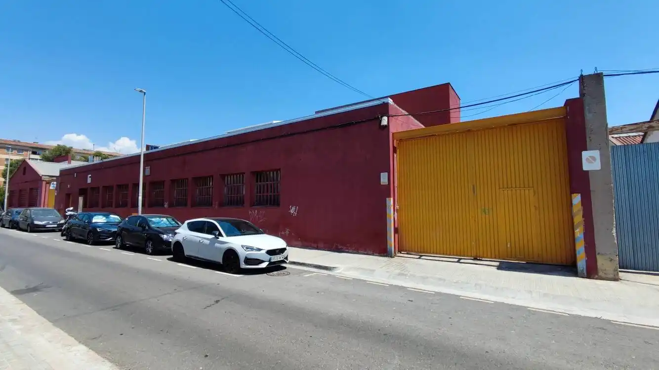 Außenansicht von Fabrikhallen zur Miete in Barberà del Vallès