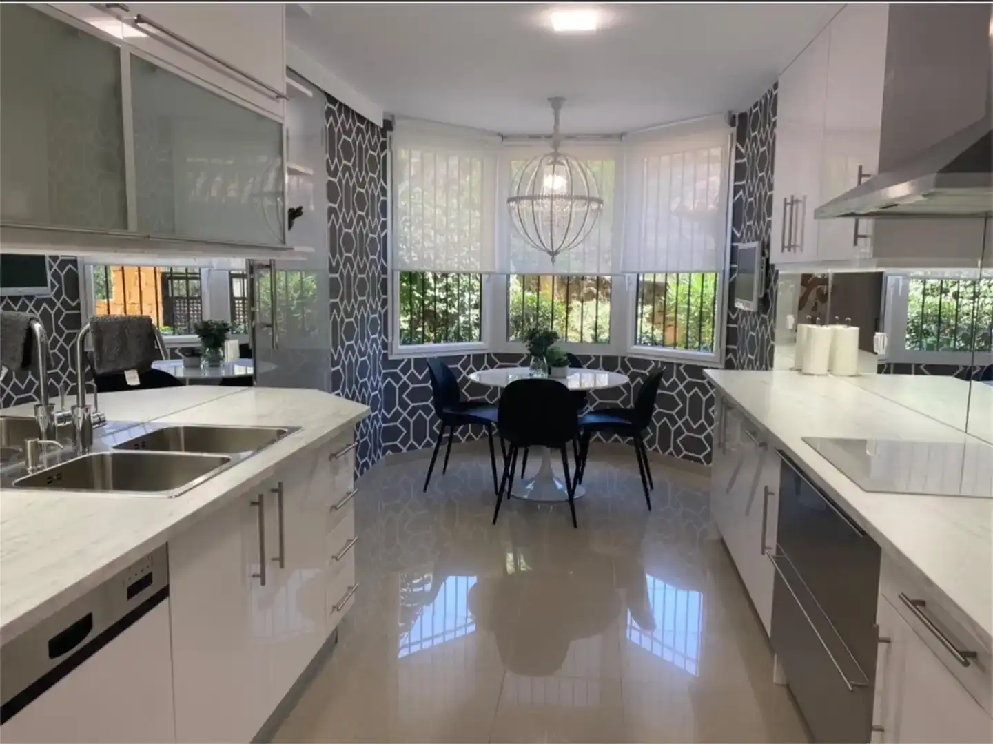 Cuina de Apartament en venda en Marbella amb Aire condicionat i Piscina