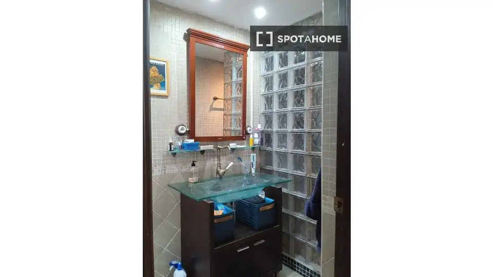 Baño de Piso para compartir en Sant Cugat del Vallès con Aire acondicionado, Calefacción y Amueblado