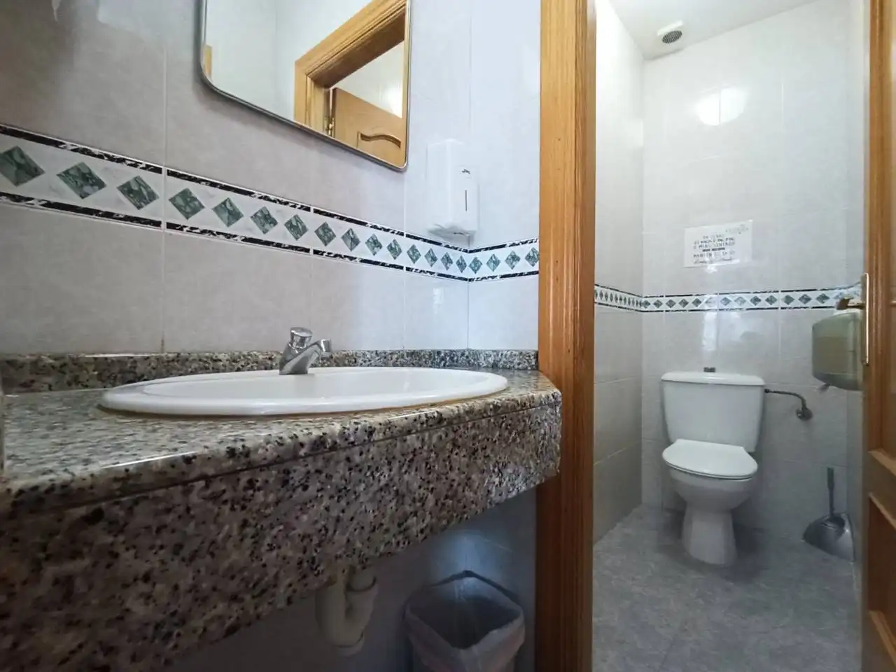 Baño de Local en venta en Burgos con Aire acondicionado