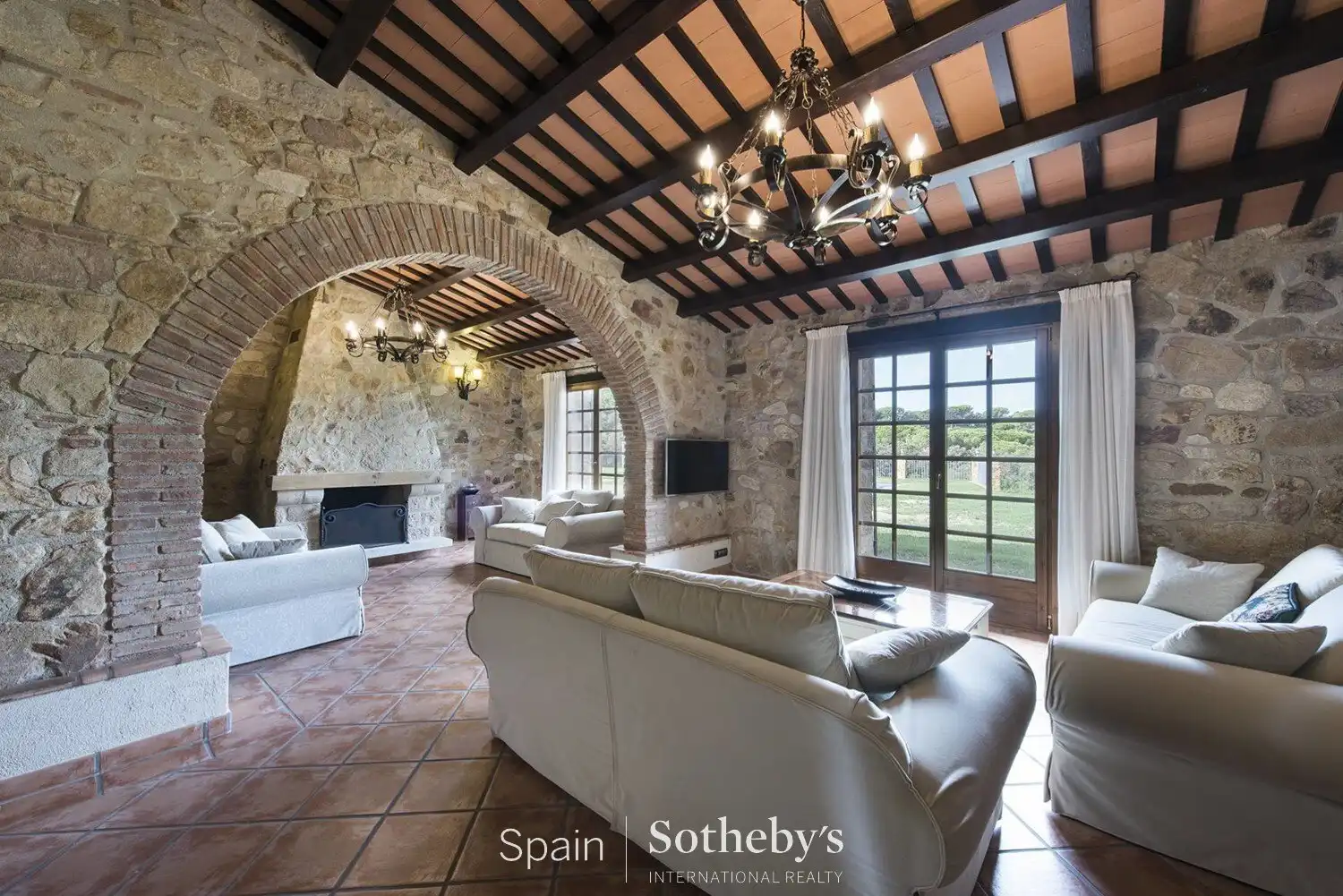Sala d'estar de Finca rústica en venda en Castell d'Aro, Platja d'Aro i s'Agaró amb Calefacció, Jardí privat i Terrassa
