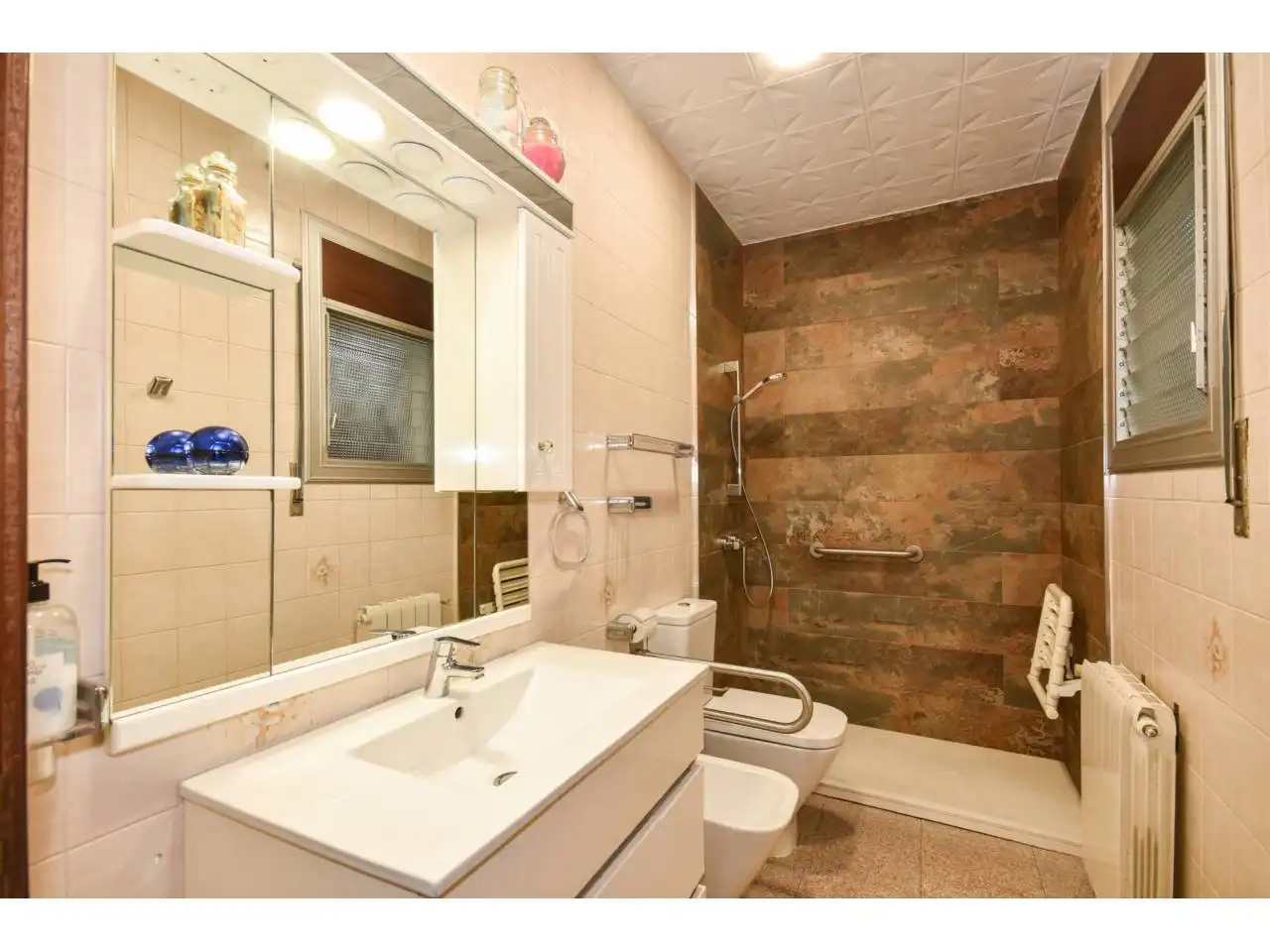 Baño de Casa o chalet en venta en Santa Perpètua de Mogoda con Aire acondicionado, Calefacción y Jardín privado