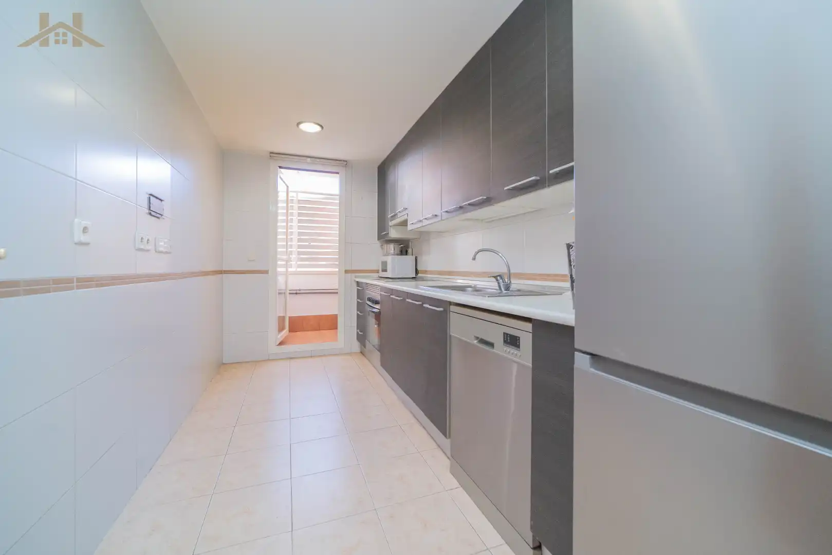 Cocina de Piso en venta en Parla con Aire acondicionado, Calefacción y Piscina comunitaria