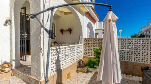 Foto 4 de Casa adosada en venda a Calle Londres, 84, Nueva Torrevieja, Alicante