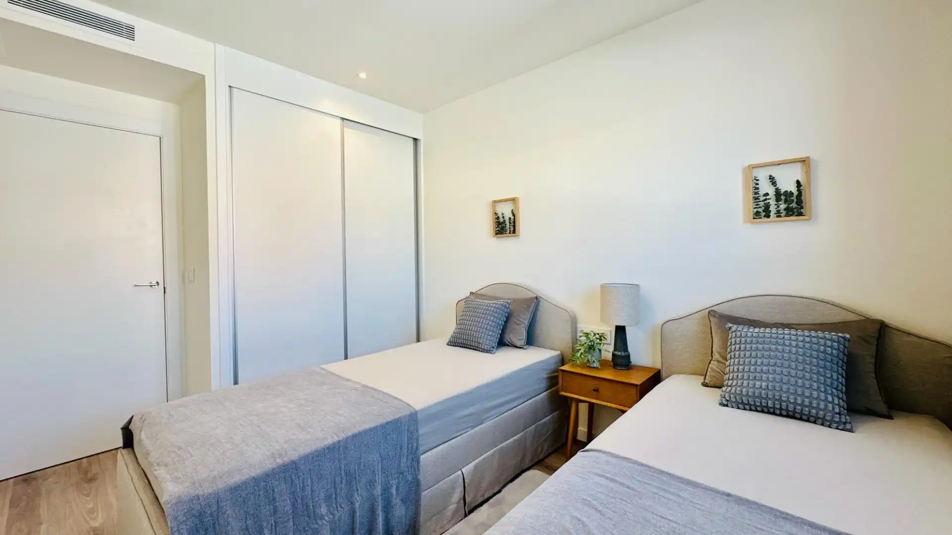 Dormitori de Apartament en venda en Finestrat amb Aire condicionat, Jardí privat i Terrassa