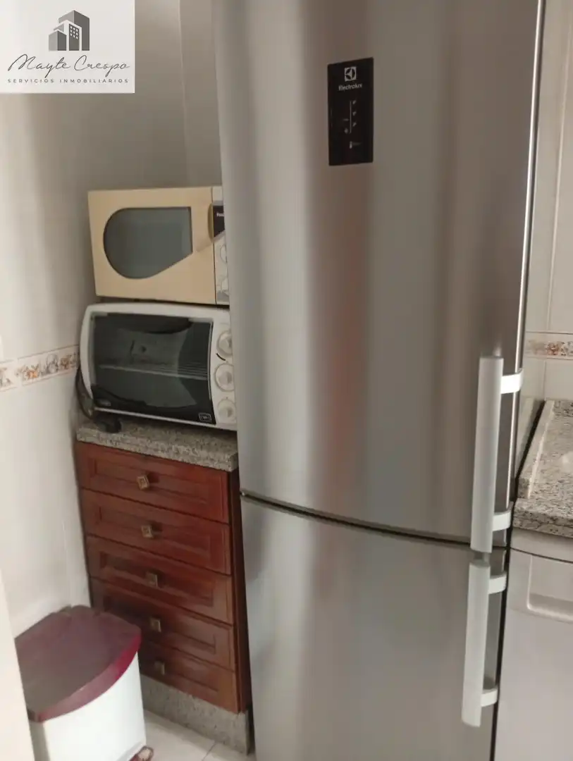 Cuina de Pis de lloguer en Granada amb Aire condicionat, Calefacció i Moblat
