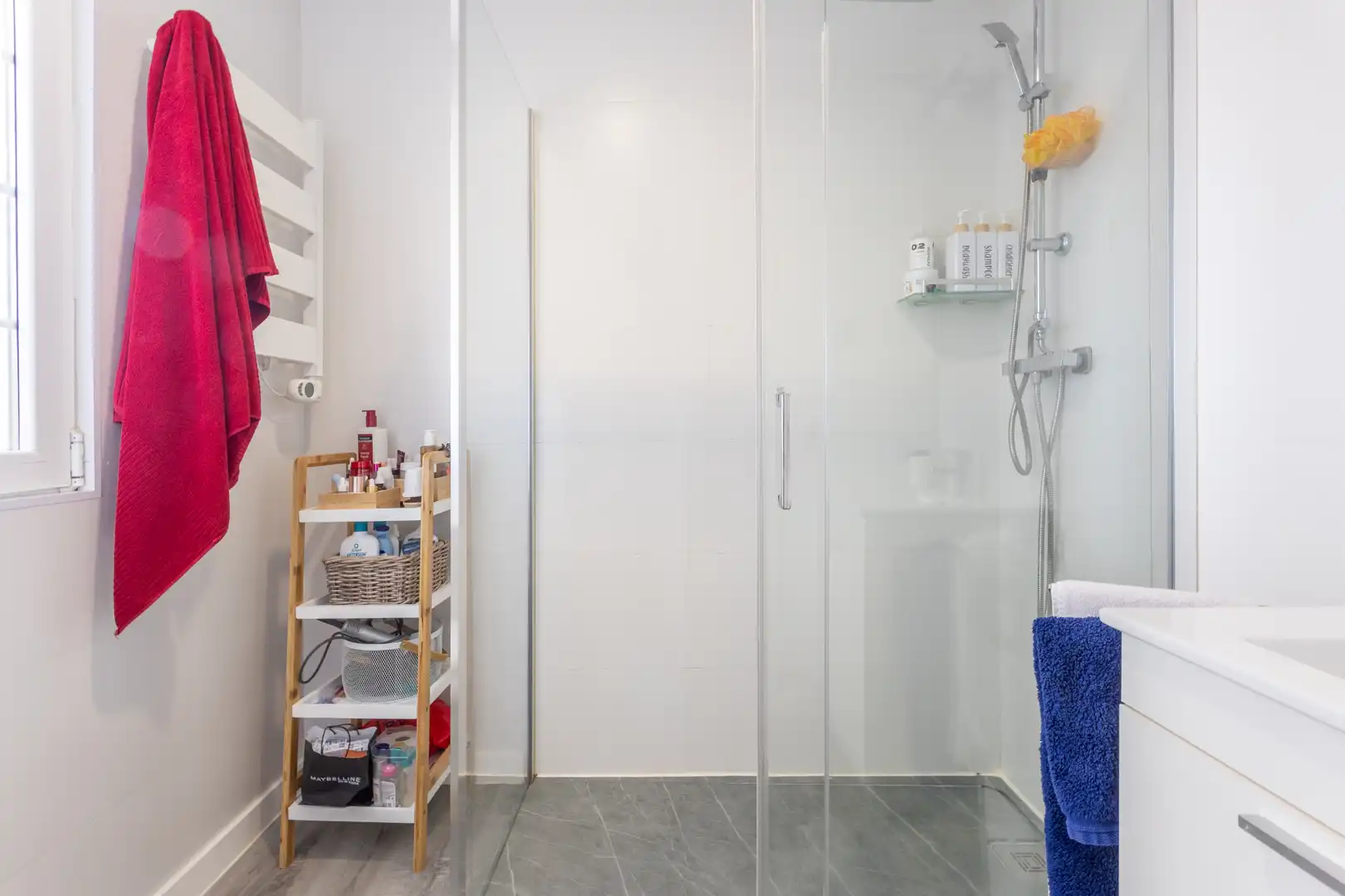 Bathroom of Houses for sale in Valdemorillo  with Air Conditioner, Heating and Private garden