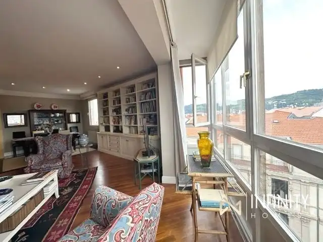 Sala d'estar de Pis de lloguer en Bilbao  amb Terrassa, Forn i Rentadora