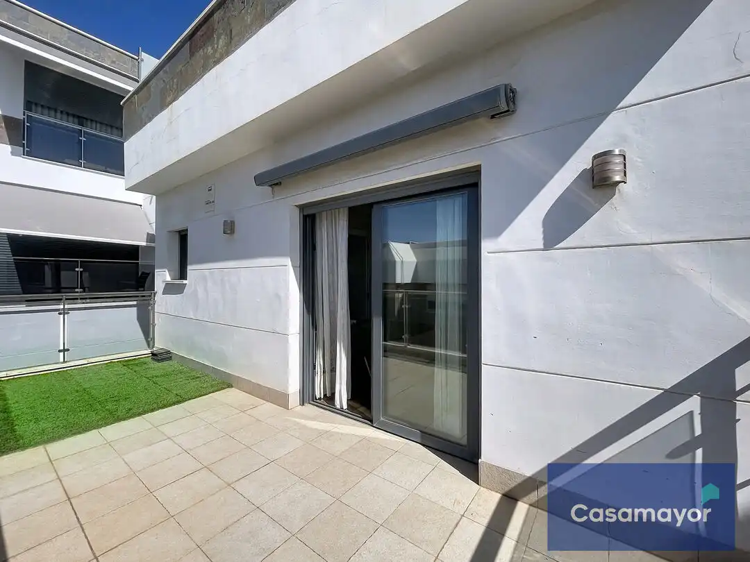 Terrassa de Casa o xalet en venda en Alicante / Alacant amb Aire condicionat, Calefacció i Jardí privat