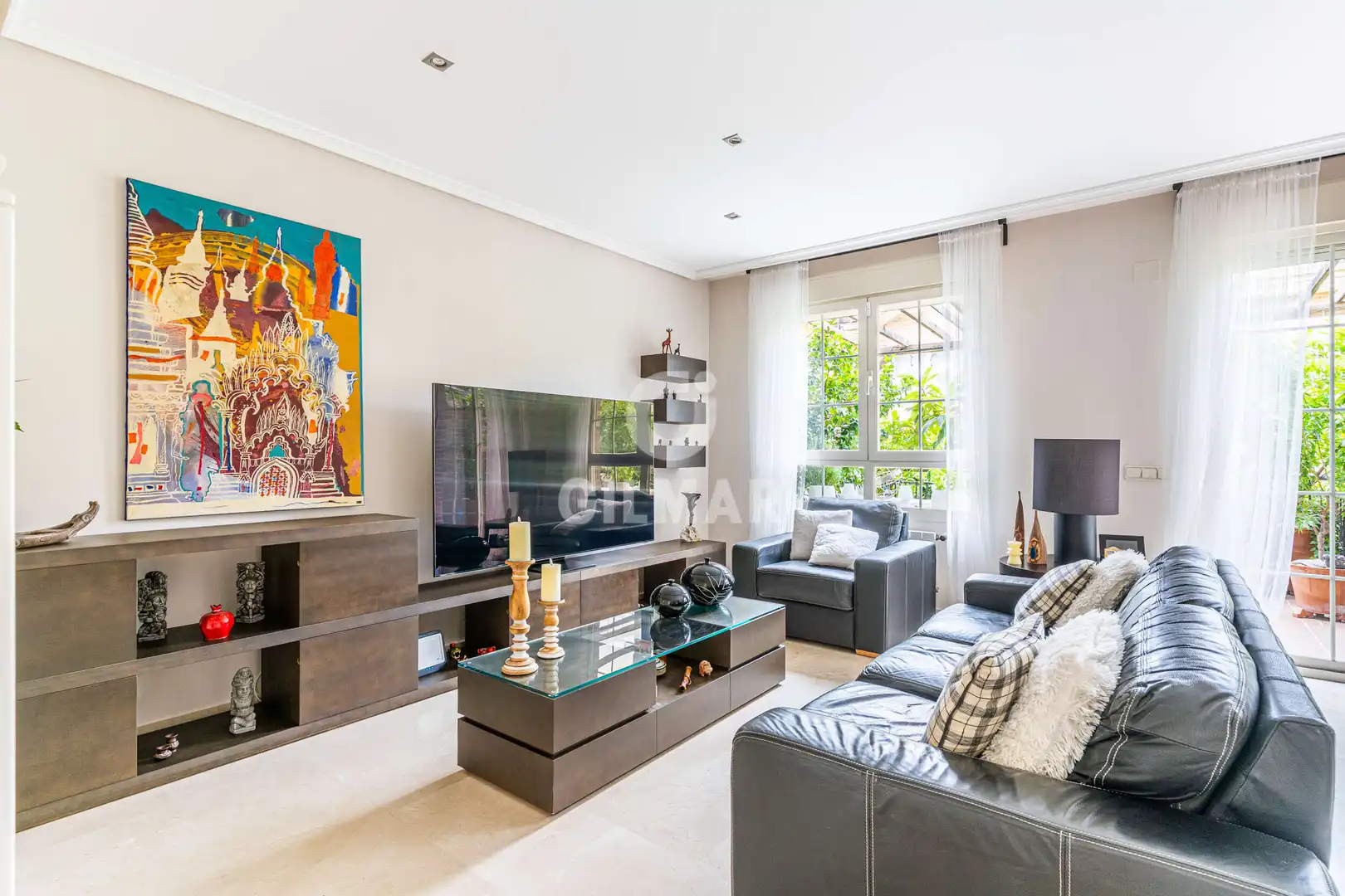 Sala de estar de Casa adosada en venta en Boadilla del Monte con Calefacción, Jardín privado y Piscina