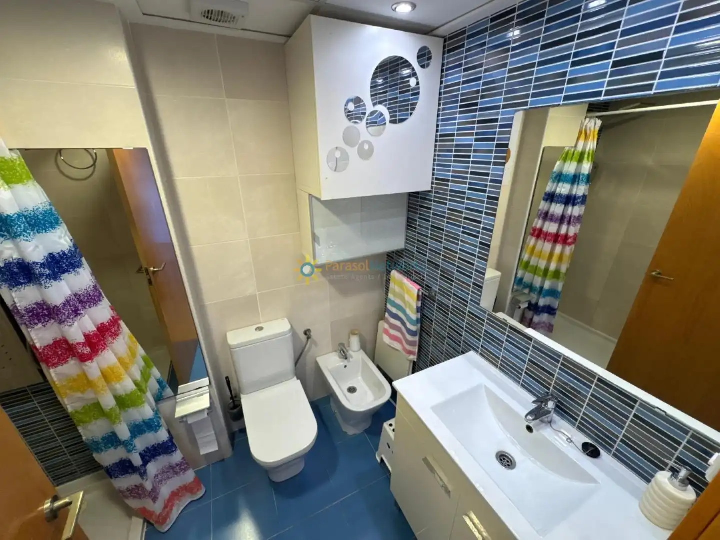 Badezimmer von Wohnungen zur Miete in Piles mit Terrasse, Abstellraum und Möbliert