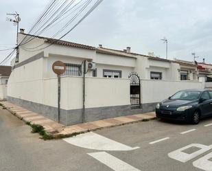 Vista exterior de Casa adosada en venda en Torrevieja