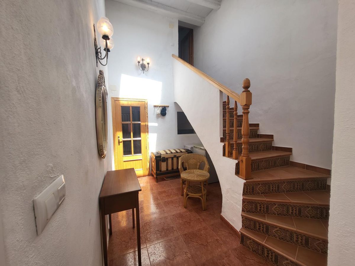 House or chalet for sale in Sisante  with Air Conditioner, Heating and Storage room