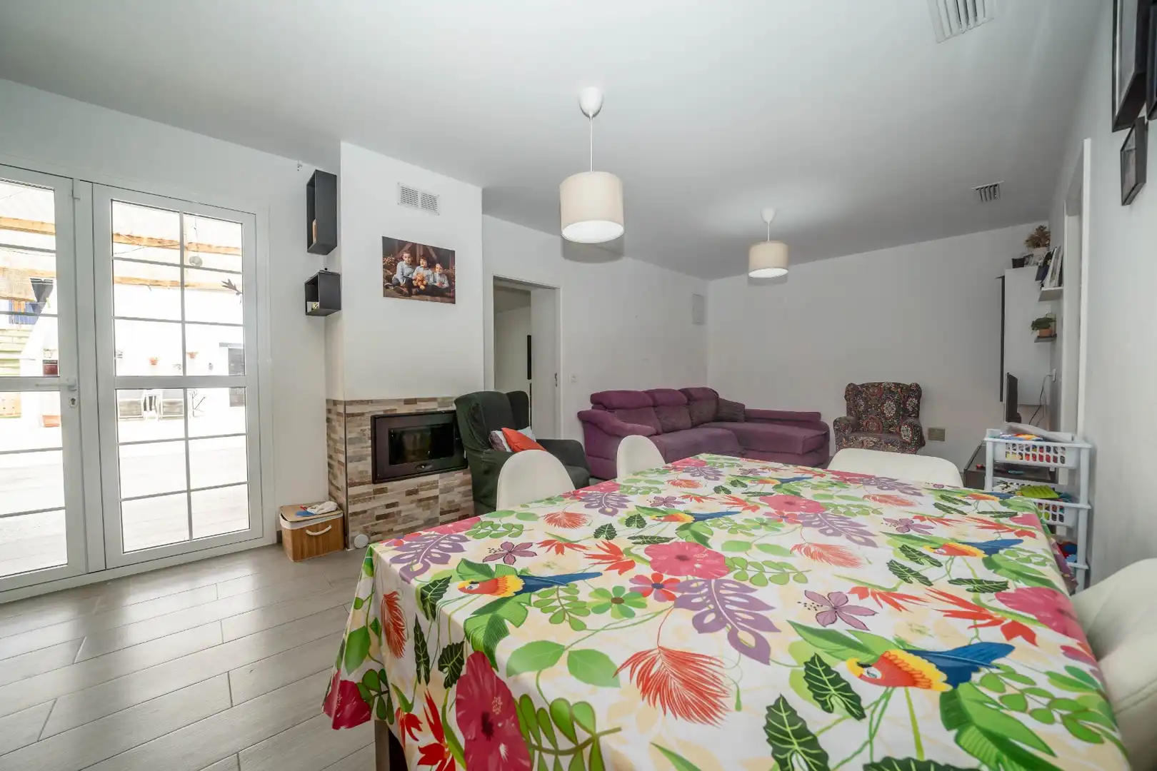 Sala d'estar de Casa adosada en venda en Pilar de la Horadada amb Aire condicionat, Jardí privat i Traster