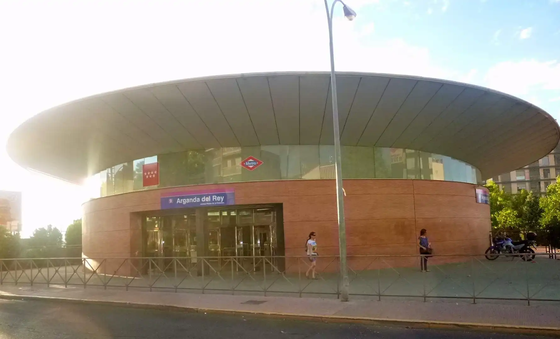 Vista exterior de Nau industrial de lloguer en Arganda del Rey amb Calefacció i Alarma