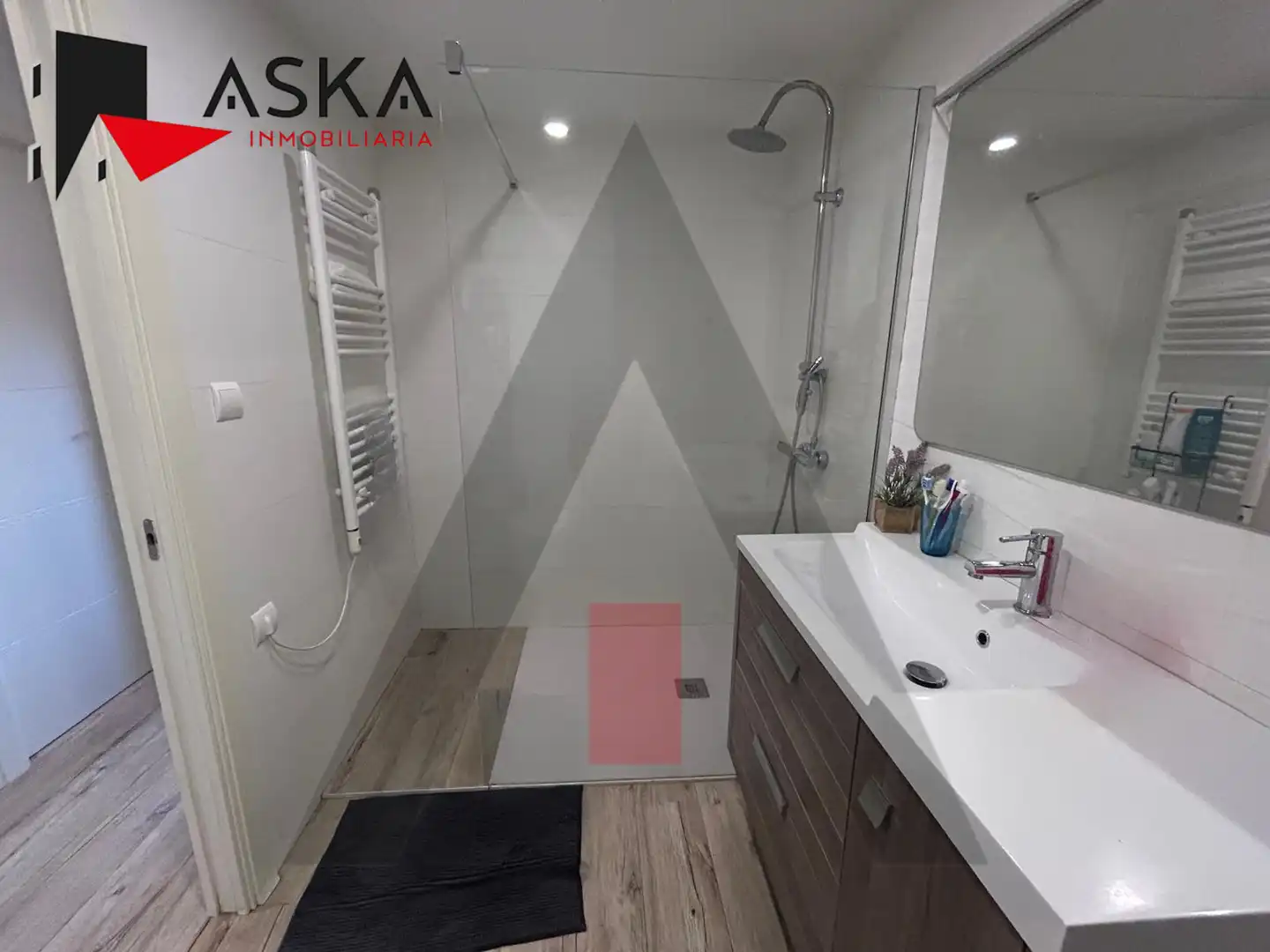 Baño de Piso en venta en Sedaví con Aire acondicionado y Balcón