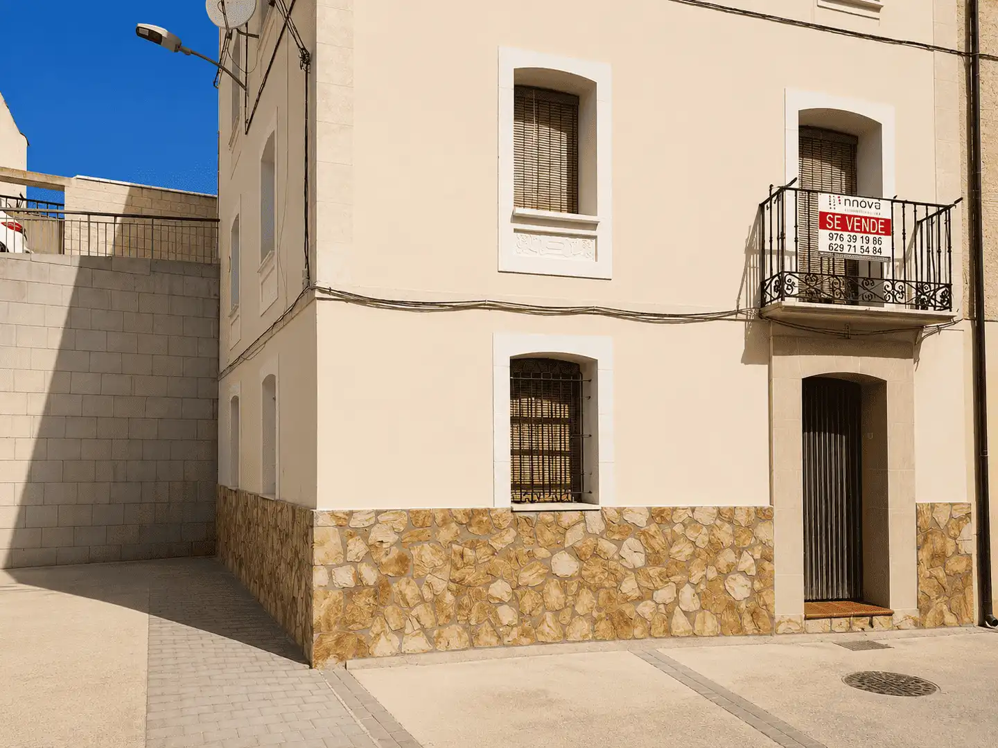 Außenansicht von Country house zum Verkauf in Montón mit Abstellraum