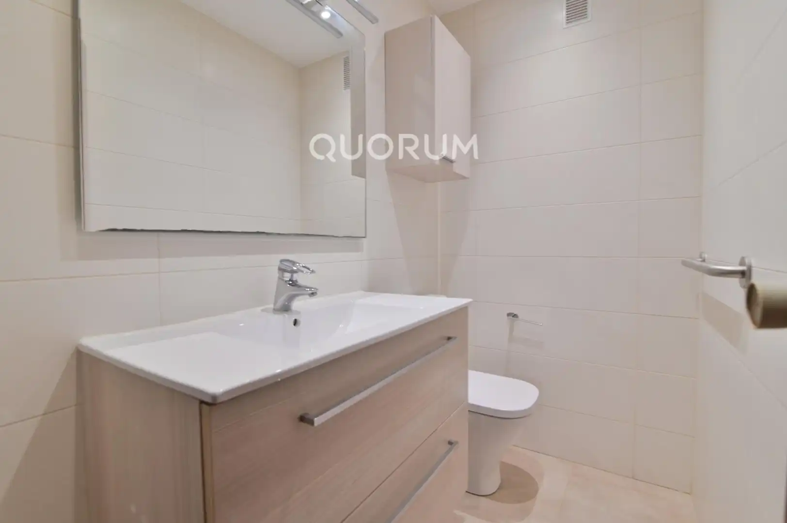Baño de Piso en venta en Bilbao  con Calefacción, Trastero y Amueblado