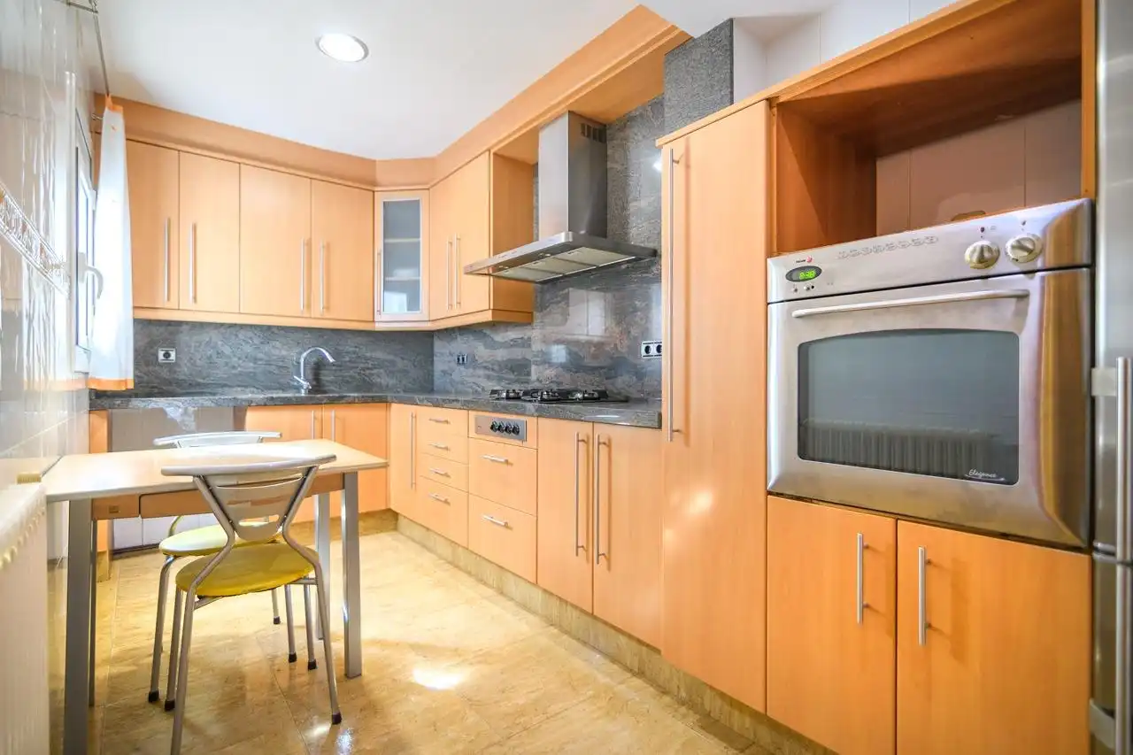 Cuina de Casa o xalet en venda en Manresa amb Calefacció, Terrassa i Traster