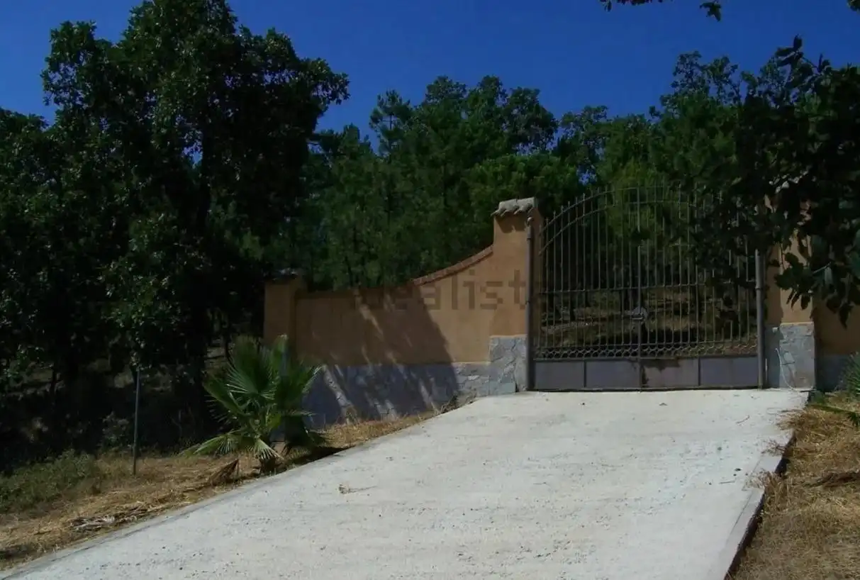 Casa o chalet en venta en Calera de León con Jardín privado, Terraza y Amueblado