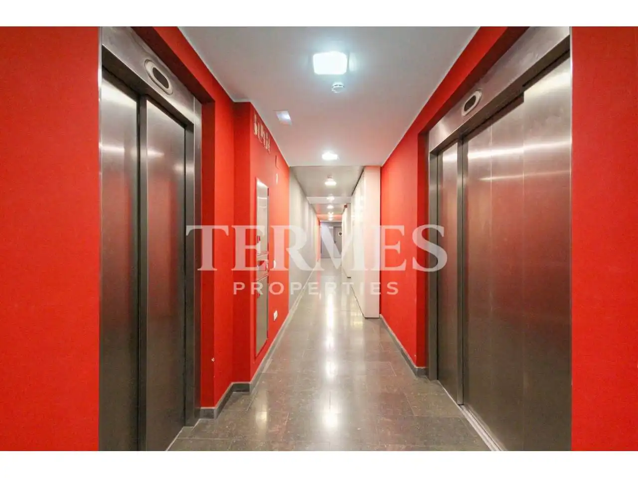 Office for sale in Barcelona  with Air Conditioner, Heating and Alarm
