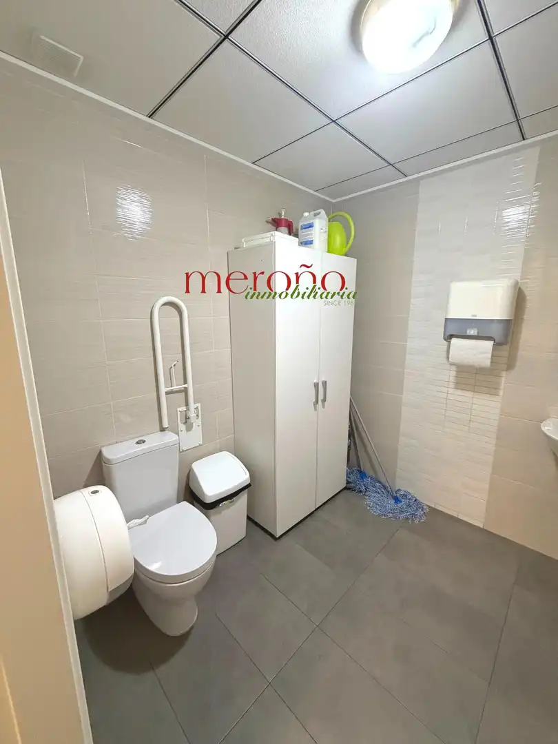 Baño de Local de alquiler en Elche / Elx con Aire acondicionado