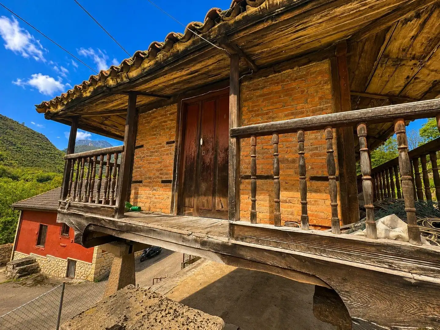 Vista exterior de Casa o xalet en venda en Ribera de Arriba amb Jardí privat