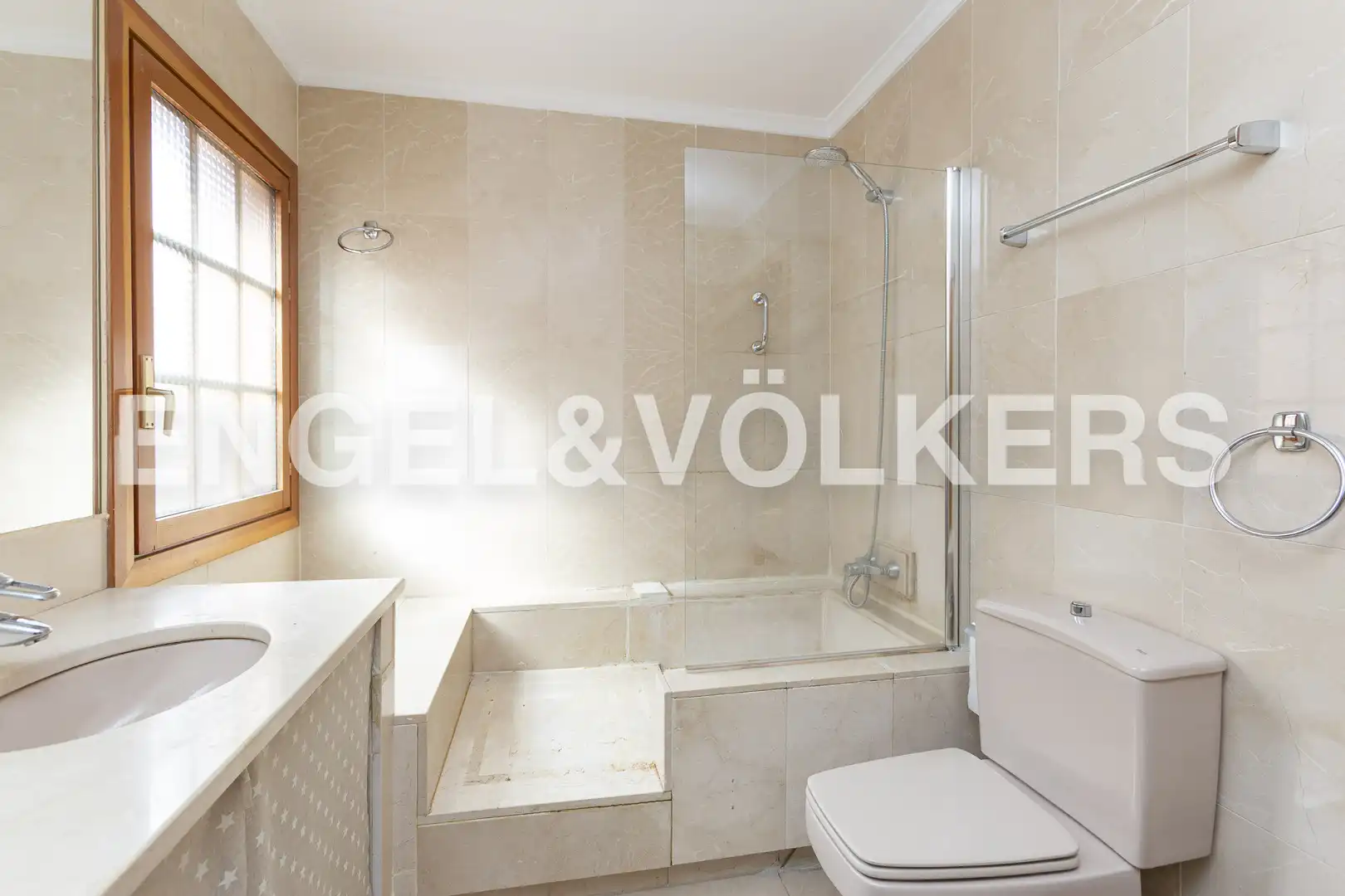 Baño de Casa o chalet de alquiler en Las Rozas de Madrid con Aire acondicionado, Calefacción y Jardín privado