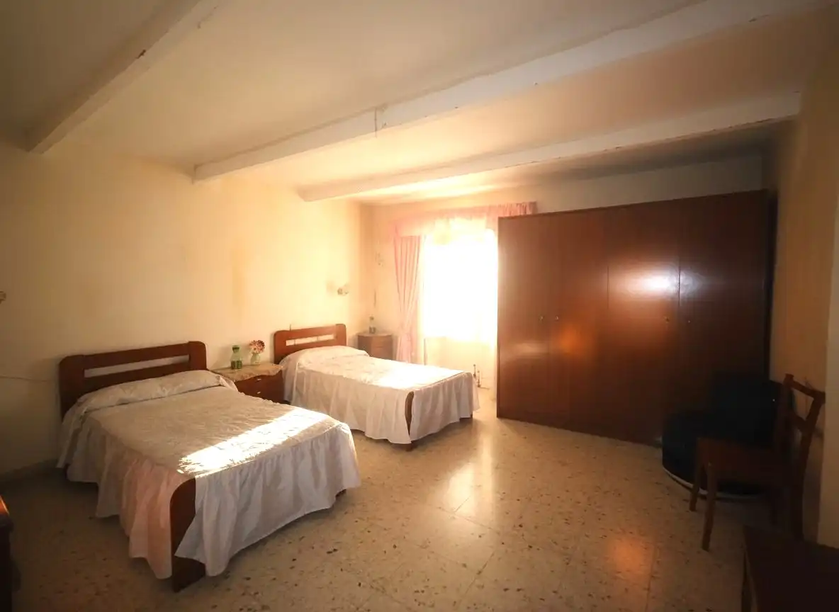 Schlafzimmer von Einfamilien-Reihenhaus zum Verkauf in Trujillo mit Terrasse und Balkon