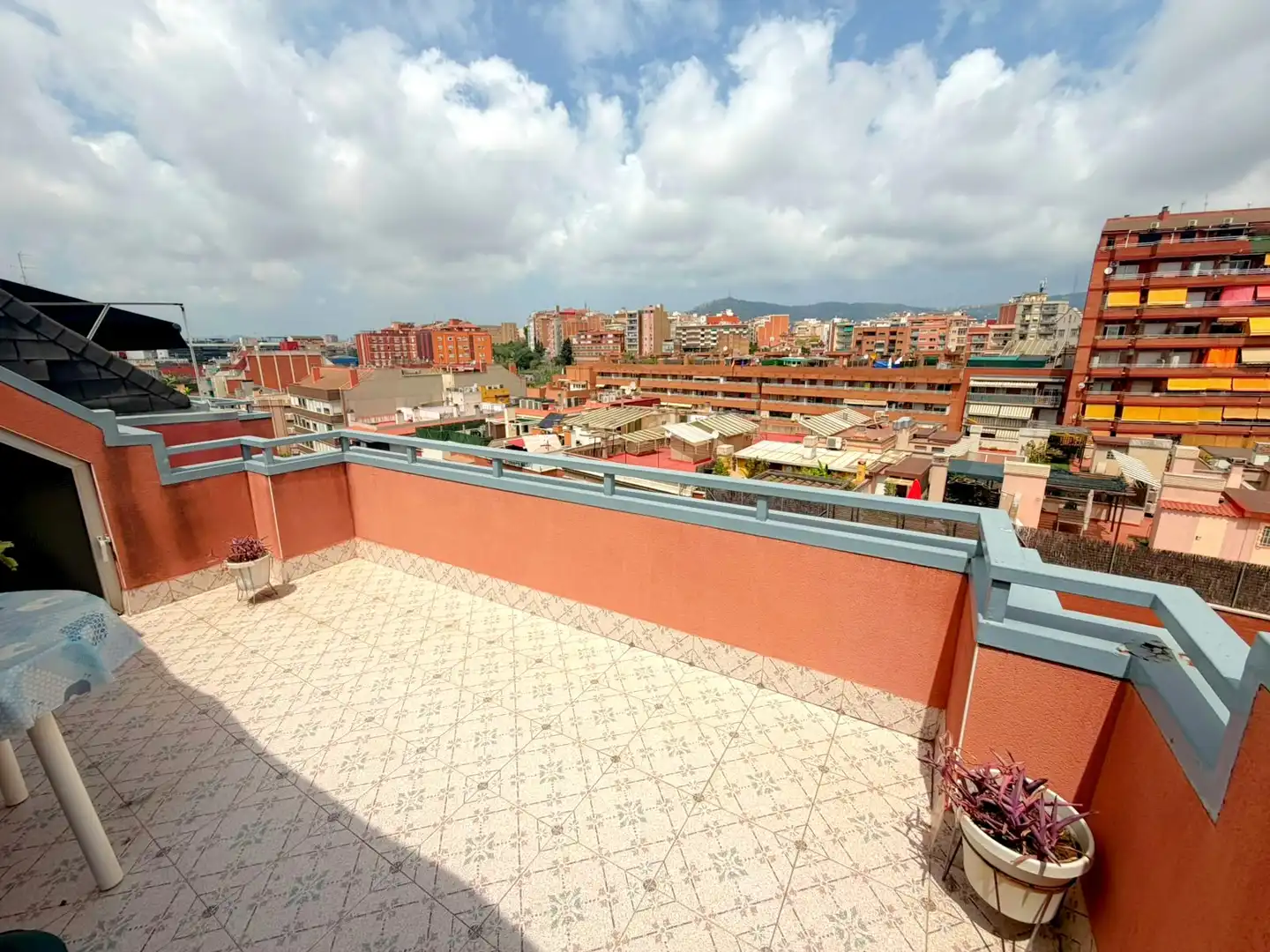 Terraza de Ático en venta en L'Hospitalet de Llobregat con Calefacción, Terraza y Horno