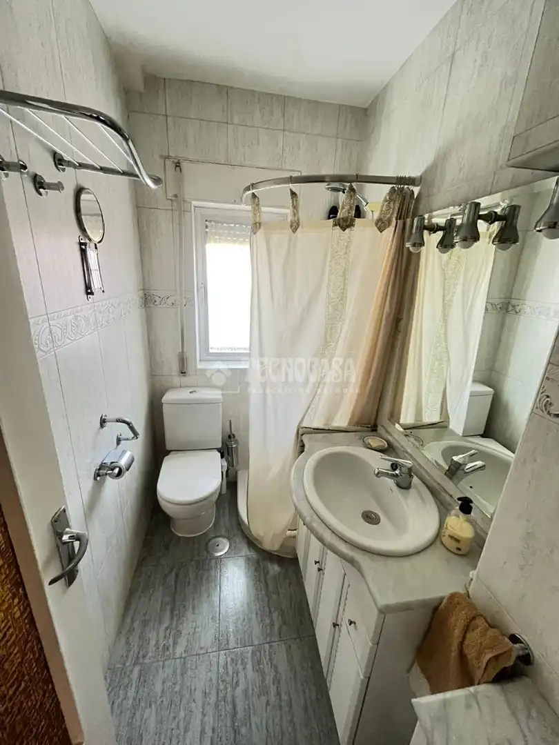 Badezimmer von Wohnung zum Verkauf in Madrid mit Heizung und Parkett