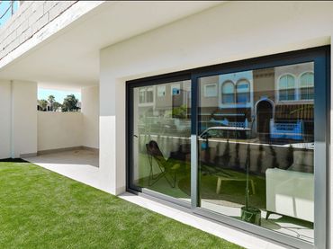 Bungalow amb piscina en venda a Calle Urbano Arregui