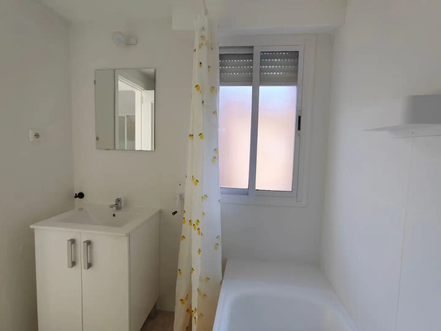 Baño de Estudio en venta en Sevilla la Nueva con Aire acondicionado, Calefacción y Terraza