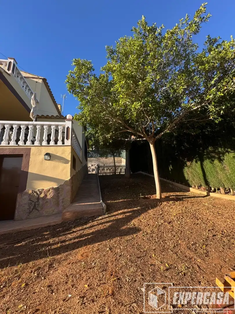 Villa con piscina in vendita a Urbanización LOS LAGOS/ALGINET 1009, imagen 11