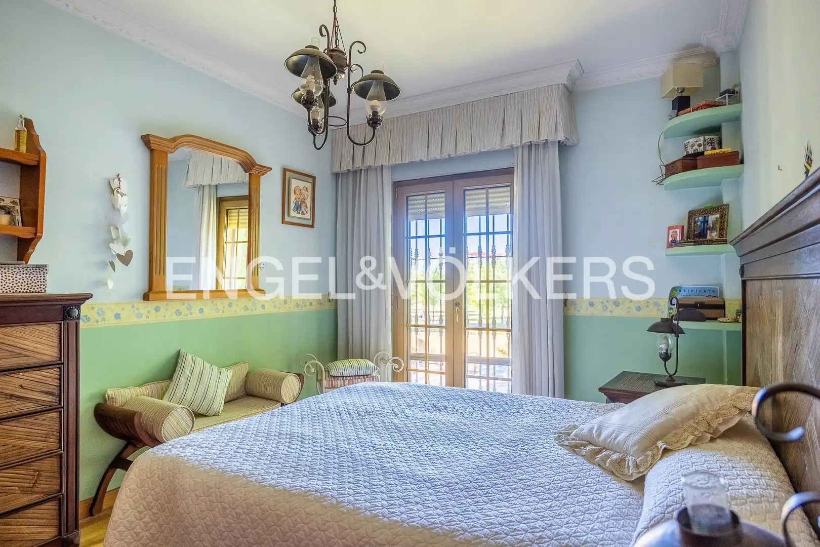 Bedroom of Houses for sale in Sevilla  with Air Conditioner, Heating and Private garden