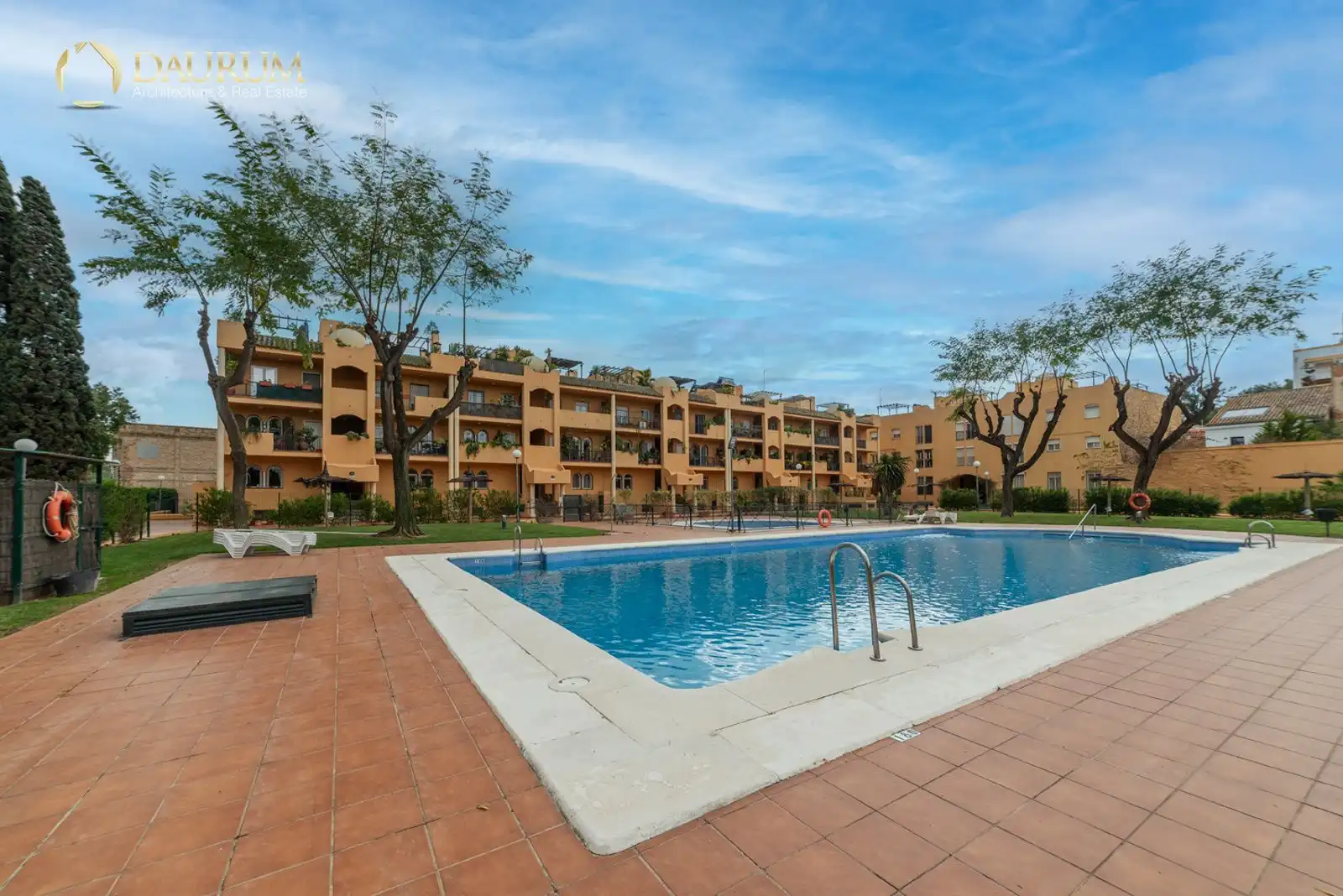 Schwimmbecken von Maisonette zum Verkauf in San Juan de Aznalfarache mit Klimaanlage, Heizung und Terrasse