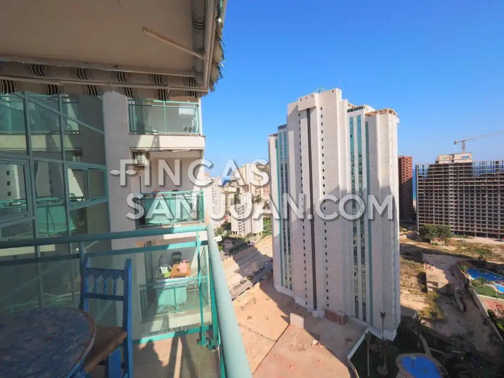 Vista exterior de Piso de alquiler en Villajoyosa / La Vila Joiosa con Terraza, Amueblado y Piscina comunitaria