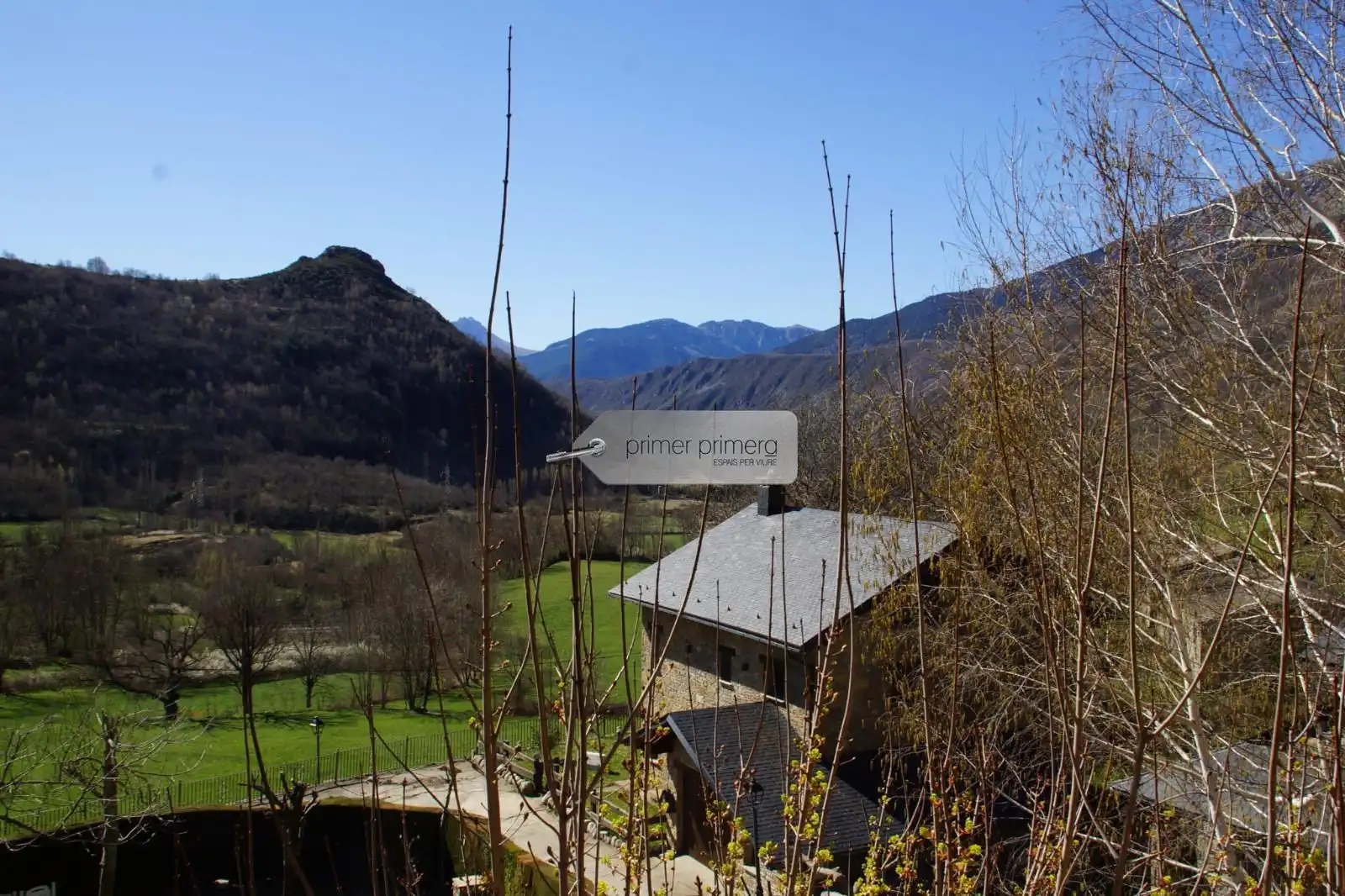 Casa o chalet en venta en Sahún con Calefacción, Jardín privado y Parquet