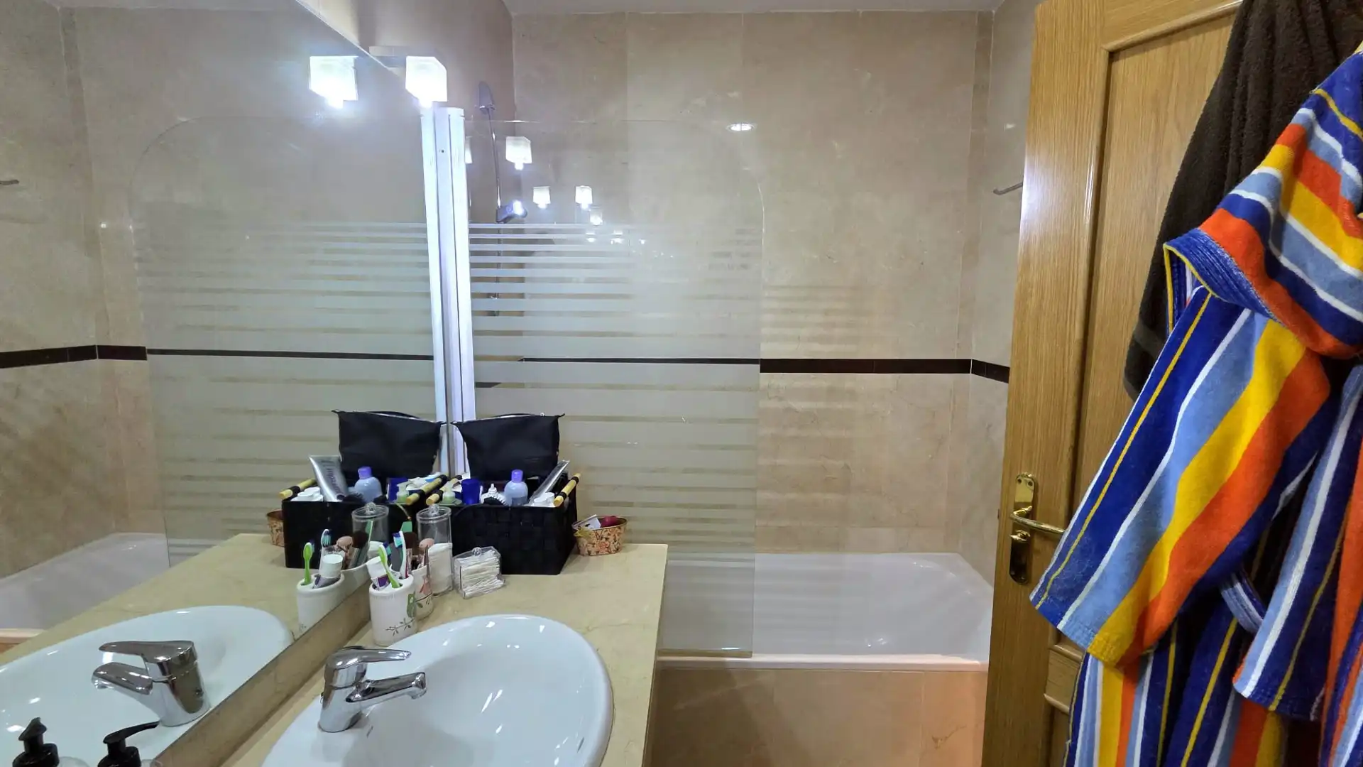 Baño de Piso en venta en Parla con Aire acondicionado, Calefacción y Jardín privado