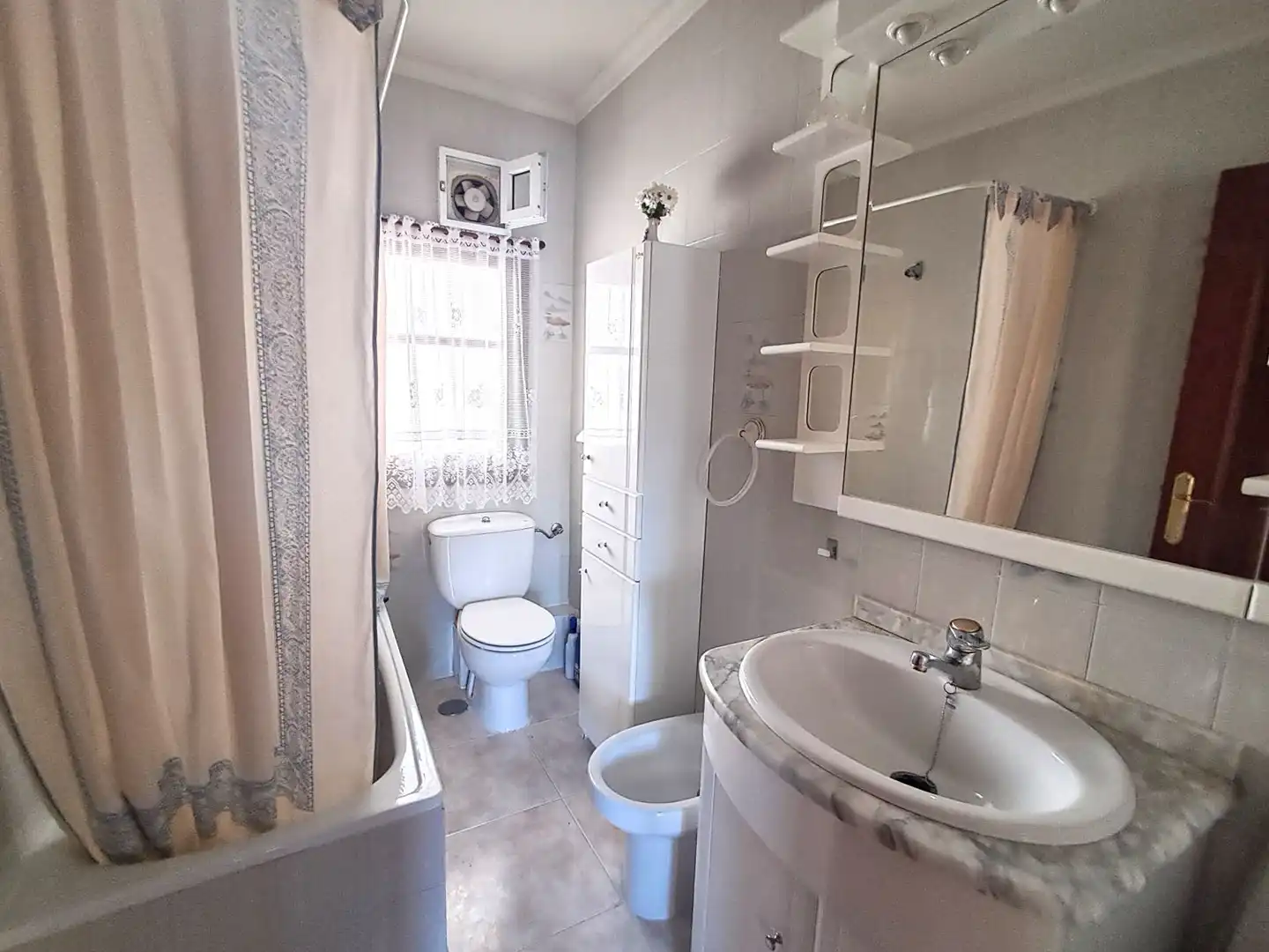 Baño de Piso en venta en Valladolid con Calefacción, Parquet y Terraza