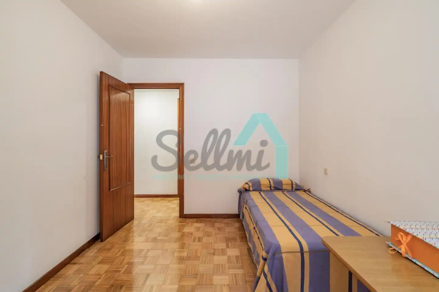 Habitación de Piso de alquiler en Oviedo  con Calefacción, Parquet y Terraza