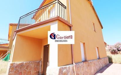 Exterior view of House or chalet for sale in El Tiemblo   with Terrace