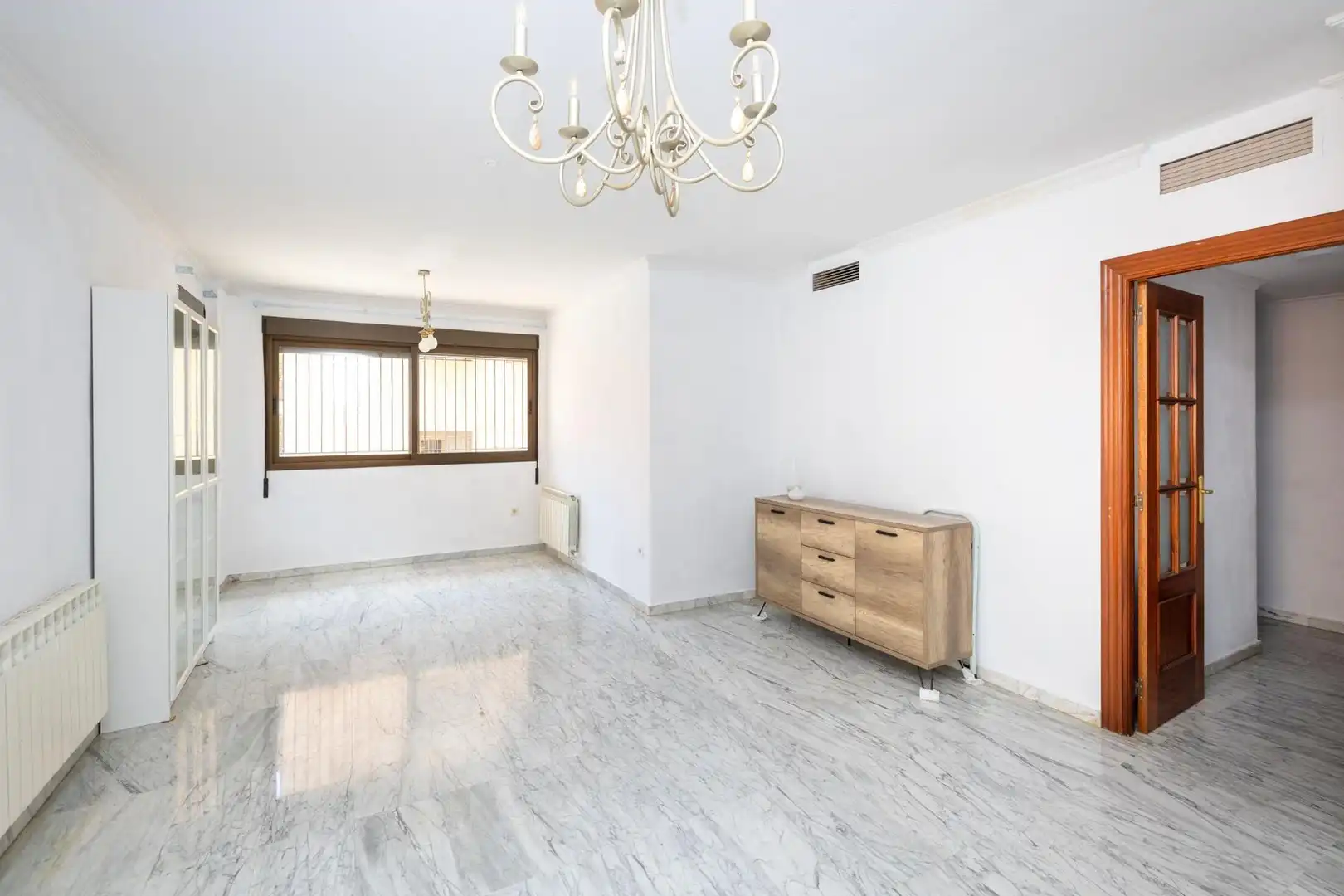 Sala d'estar de Pis en venda en Granada amb Calefacció, Jardí privat i Piscina comunitària