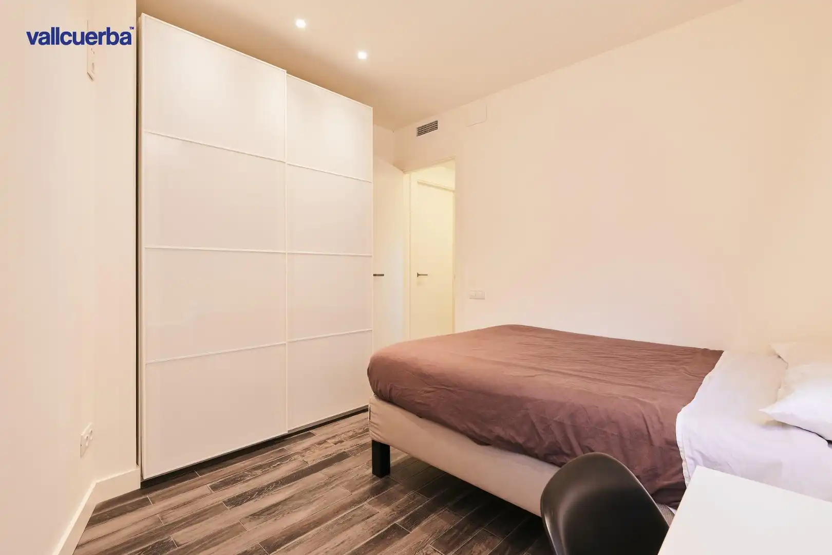 Bedroom of Flat for sale in Barcelona  with Air Conditioner, Heating and Balcony