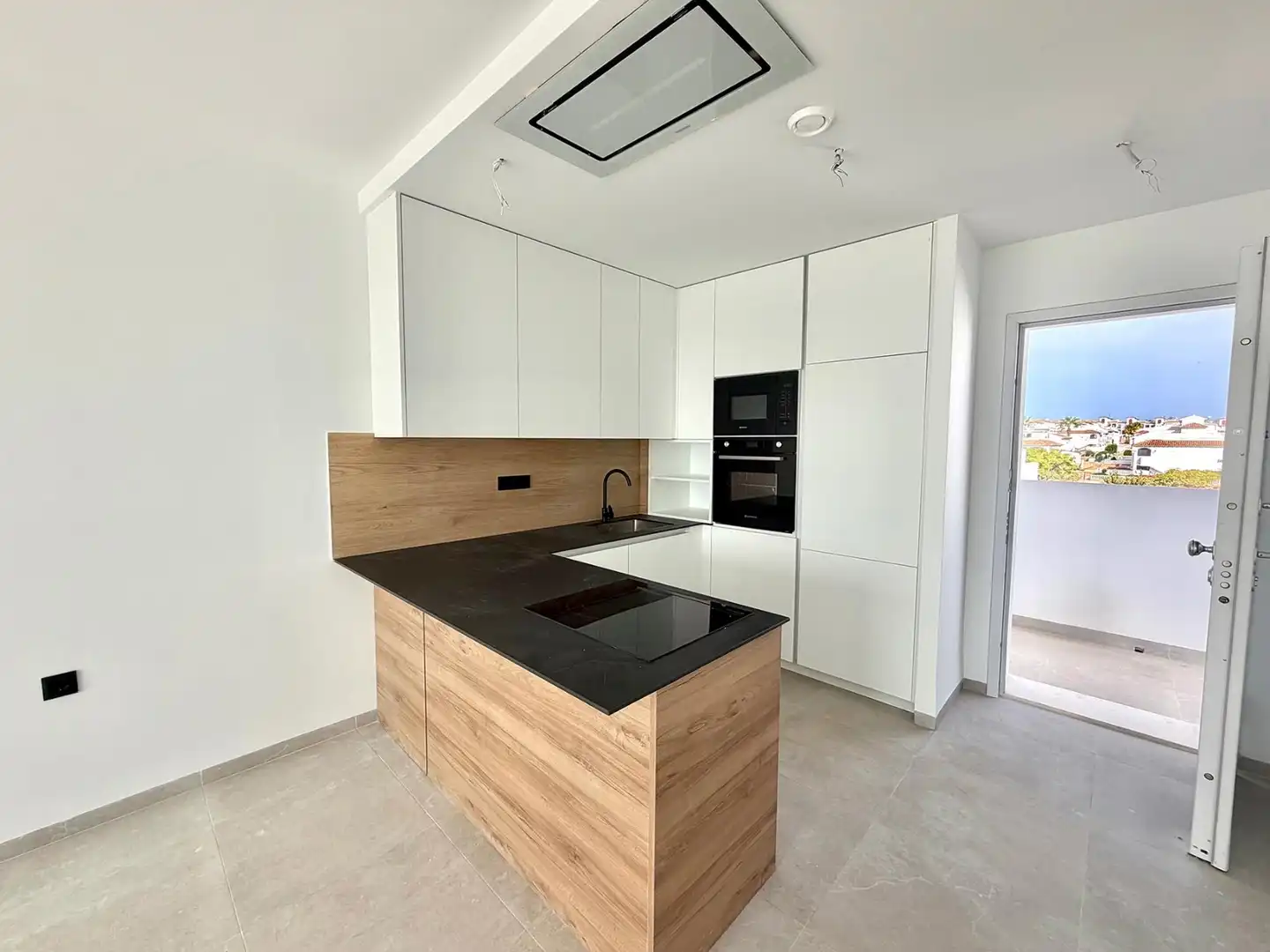 Cuina de Apartament en venda en Orihuela amb Terrassa, Traster i Piscina comunitària
